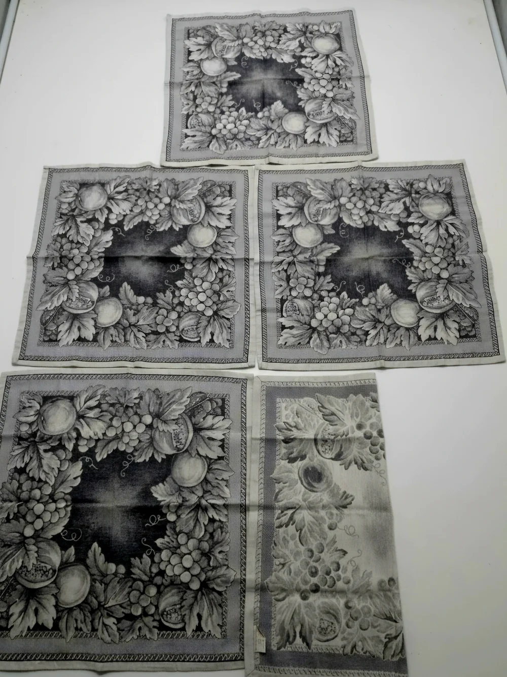Williams&Sonoma cotton cloth napkins Placemats black-and-white Grapevine Set Of5